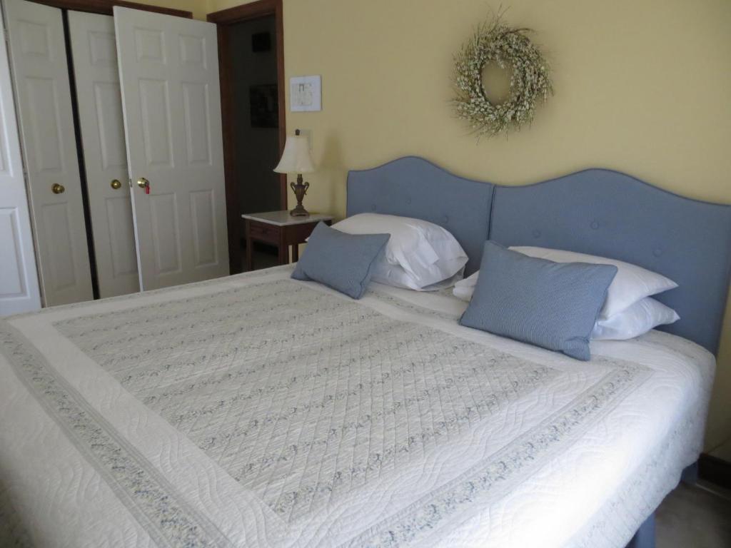 Cedar Gables Bed & Breakfast ナイアガラオンザレイク 部屋 写真
