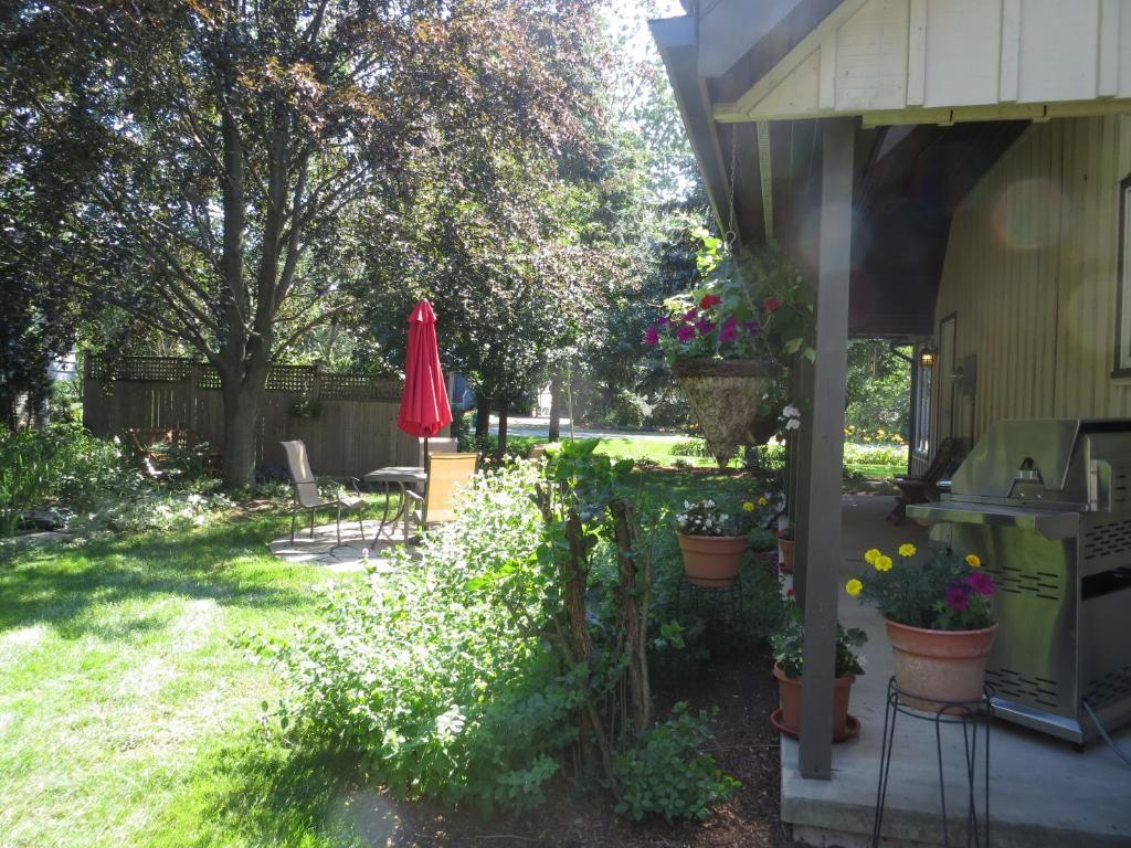Cedar Gables Bed & Breakfast ナイアガラオンザレイク エクステリア 写真