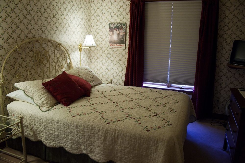 Cedar Gables Bed & Breakfast ナイアガラオンザレイク エクステリア 写真