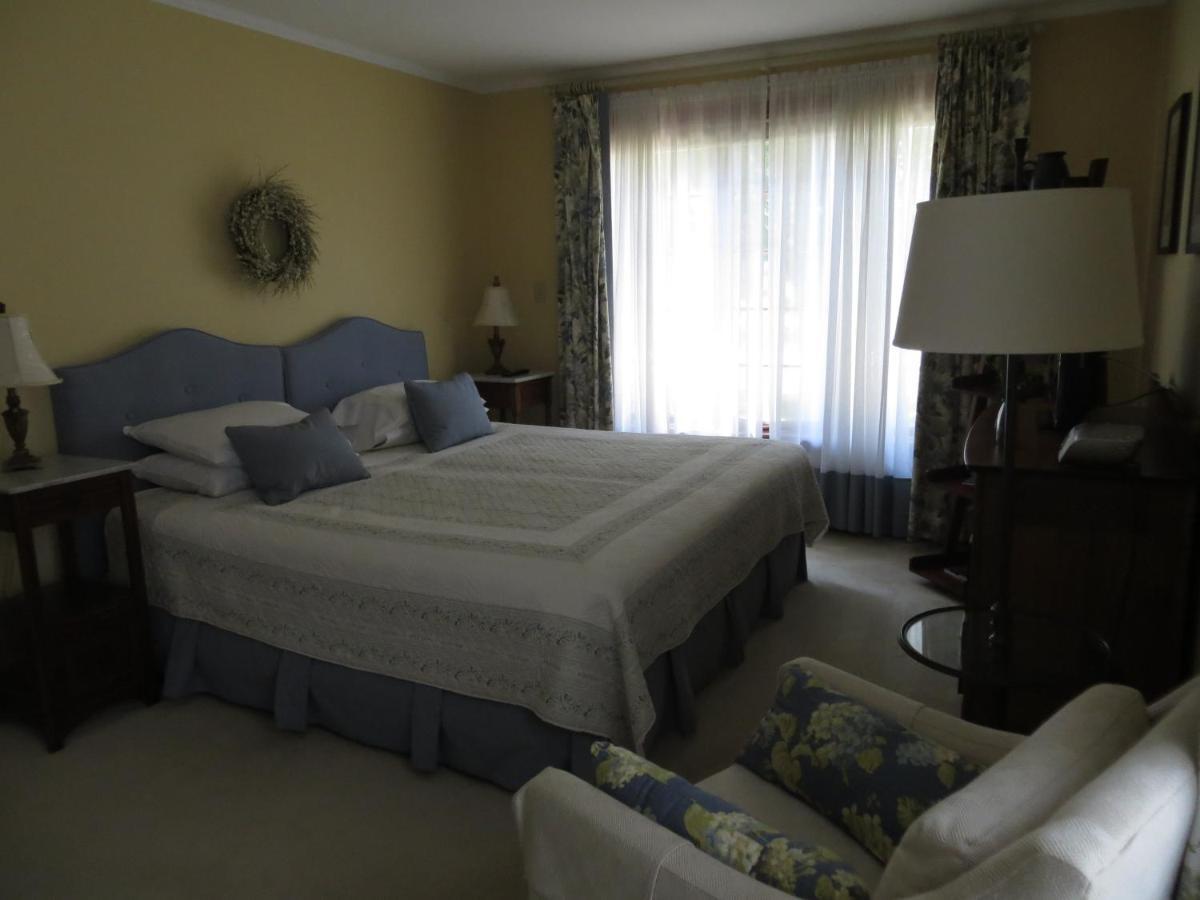 Cedar Gables Bed & Breakfast ナイアガラオンザレイク 部屋 写真